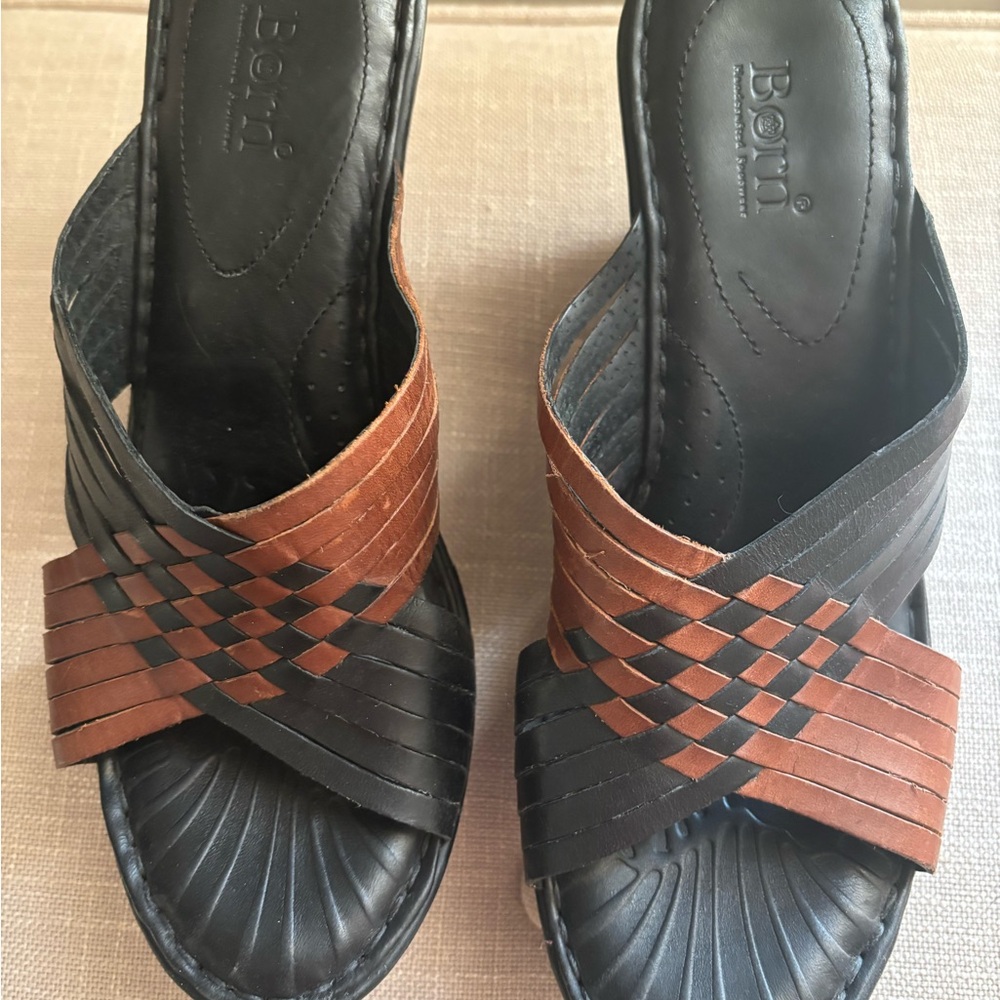 Born Millia Leather Wedge Woven Platform Slide Sandals 9
Great condition